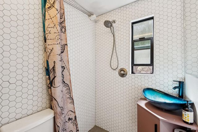 1475 Los Olivos Rd, Santa Rosa, CA 95404