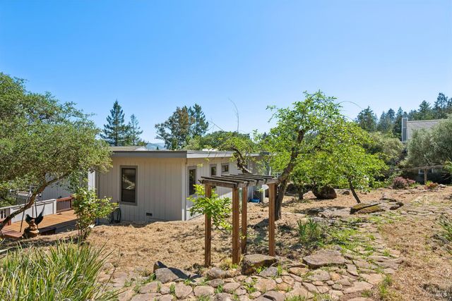 1475 Los Olivos Rd, Santa Rosa, CA 95404