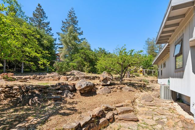 1475 Los Olivos Rd, Santa Rosa, CA 95404