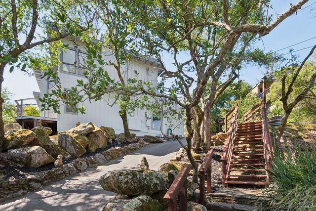 1475 Los Olivos Rd, Santa Rosa, CA 95404