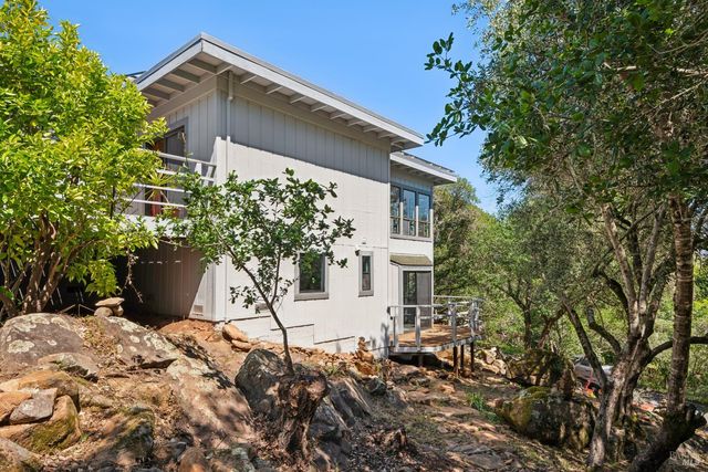 1475 Los Olivos Rd, Santa Rosa, CA 95404