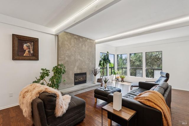 1475 Los Olivos Rd, Santa Rosa, CA 95404