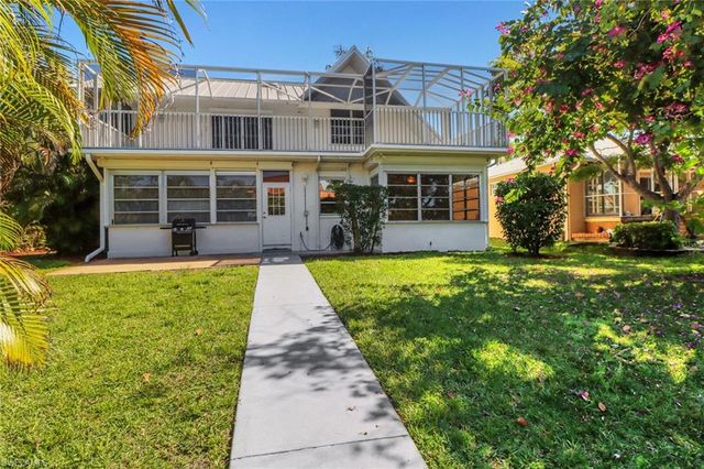 1120 Sandpiper ST, Naples, FL 34102