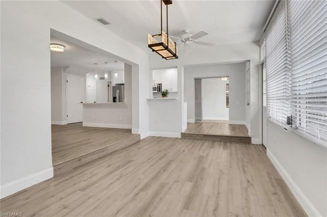 1120 Sandpiper ST, Naples, FL 34102