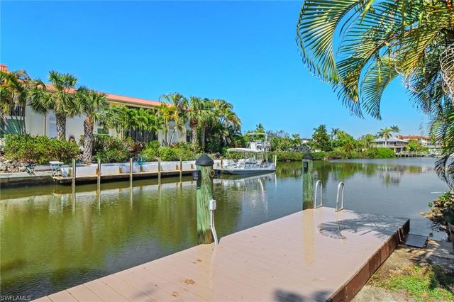1120 Sandpiper ST, Naples, FL 34102
