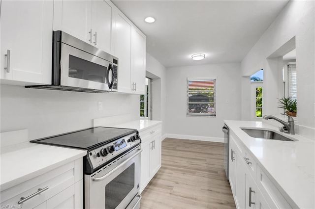 1120 Sandpiper ST, Naples, FL 34102