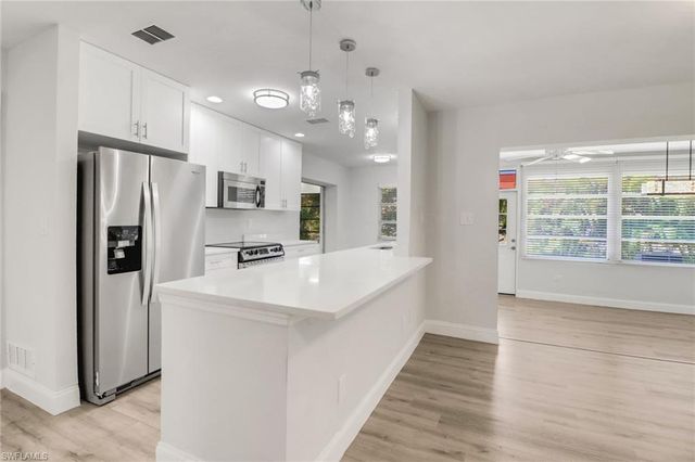 1120 Sandpiper ST, Naples, FL 34102