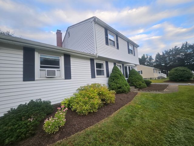 283 Harriet, Cumberland, RI 02864