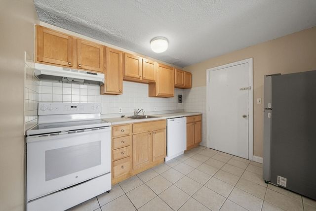 239 Kelton St 41, Boston, MA 02134