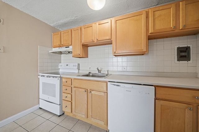 239 Kelton St 41, Boston, MA 02134