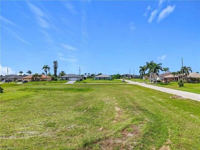 229 NW 9th TER, Cape Coral, FL 33993