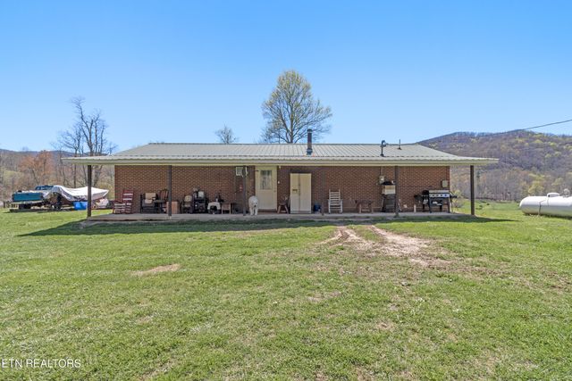 181 Mullins Lane, Sunbright, TN 37872
