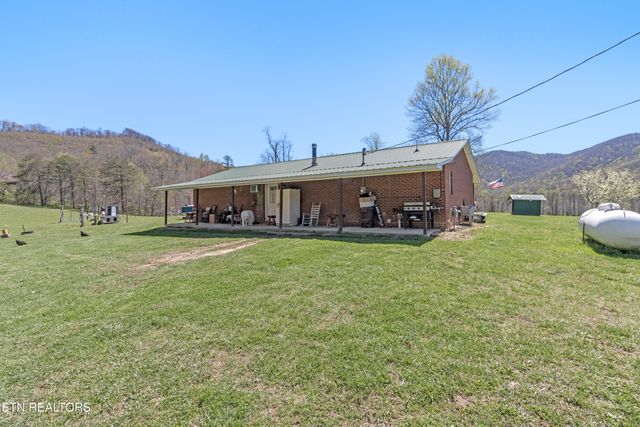 181 Mullins Lane, Sunbright, TN 37872