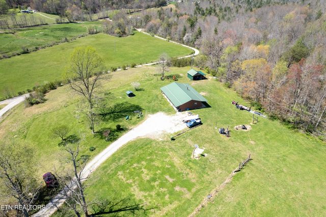 181 Mullins Lane, Sunbright, TN 37872