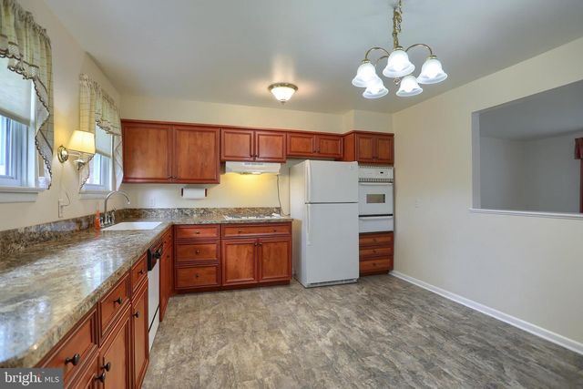 3 KAREN CT, Camp Hill, PA 17011