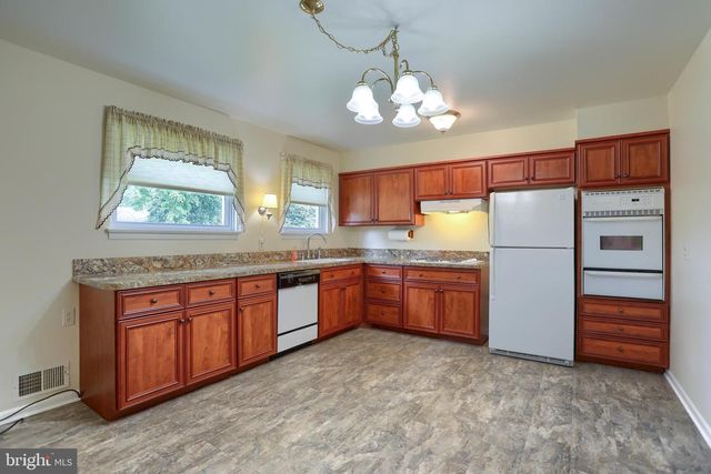 3 KAREN CT, Camp Hill, PA 17011