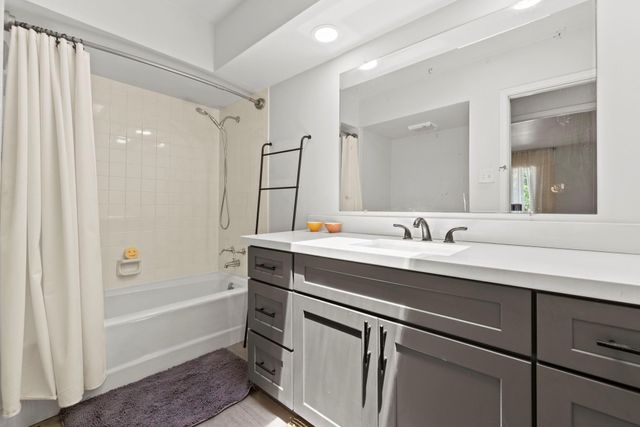 1115 Augusta Drive 26, Houston, TX 77057