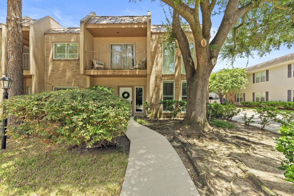 1115 Augusta Drive 26, Houston, TX 77057