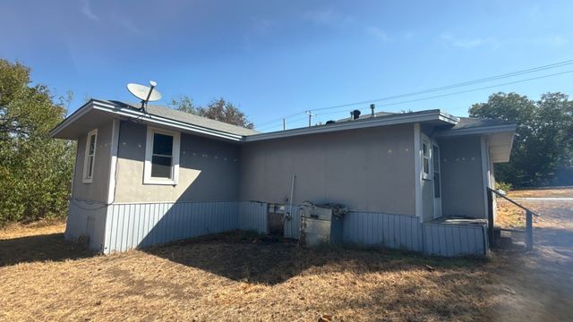701 N Newark Street, Decatur, TX 76234