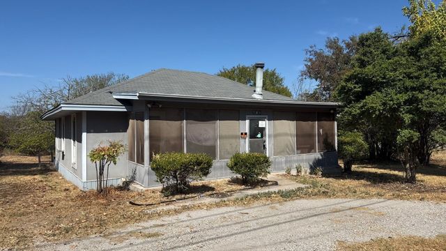 701 N Newark Street, Decatur, TX 76234