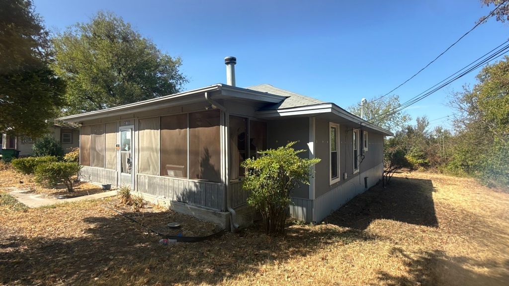 701 N Newark Street, Decatur, TX 76234 — photo 4