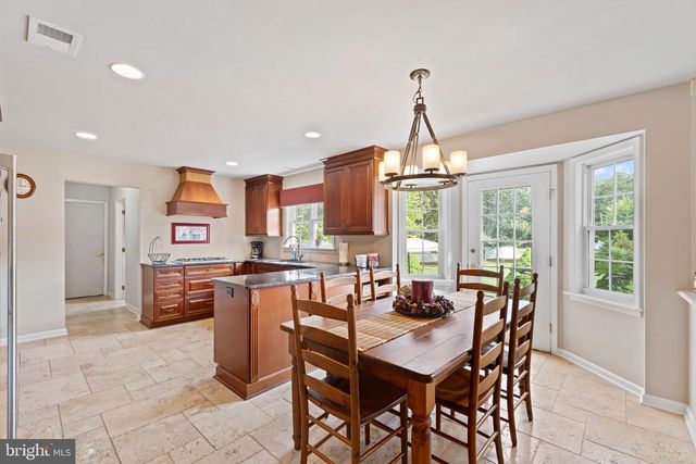 3 SARA DR, Robbinsville, NJ 08691