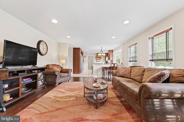 3 SARA DR, Robbinsville, NJ 08691