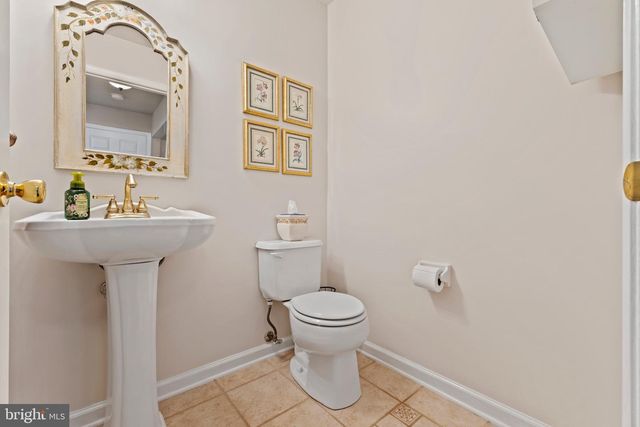 3 SARA DR, Robbinsville, NJ 08691