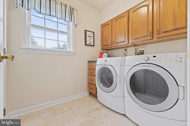 3 SARA DR, Robbinsville, NJ 08691