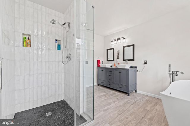 3 SARA DR, Robbinsville, NJ 08691