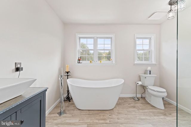 3 SARA DR, Robbinsville, NJ 08691