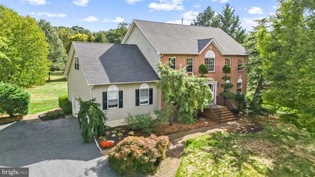 3 SARA DR, Robbinsville, NJ 08691