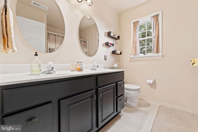 3 SARA DR, Robbinsville, NJ 08691