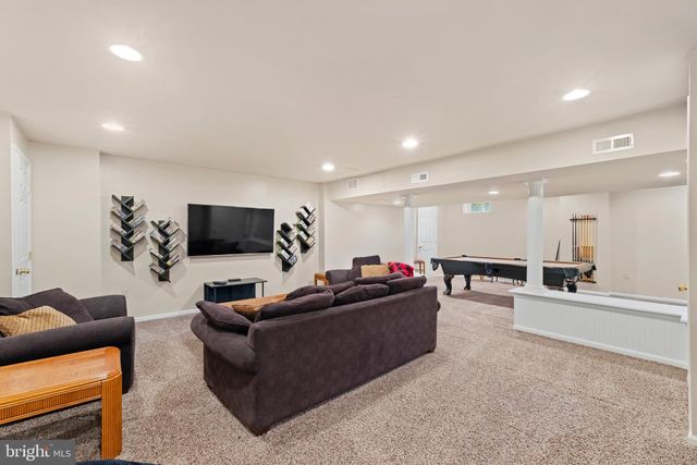 3 SARA DR, Robbinsville, NJ 08691