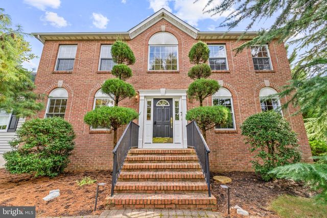 3 SARA DR, Robbinsville, NJ 08691