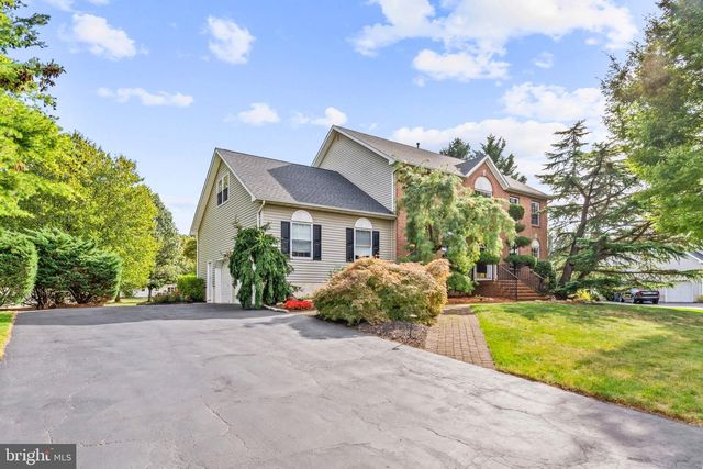 3 SARA DR, Robbinsville, NJ 08691