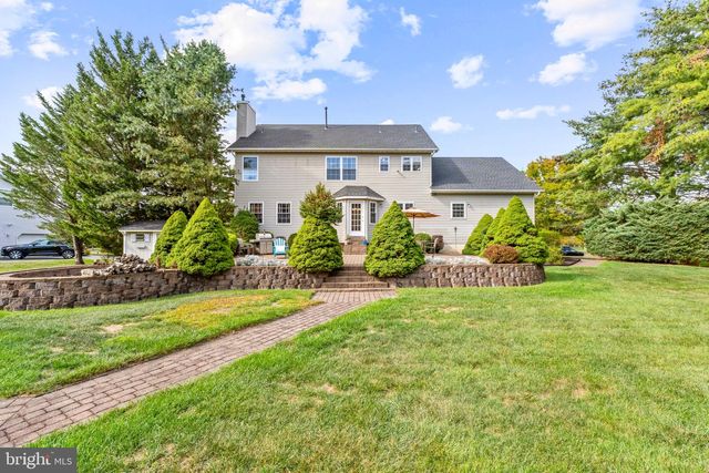 3 SARA DR, Robbinsville, NJ 08691