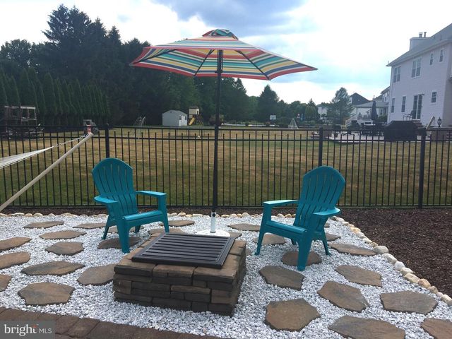 3 SARA DR, Robbinsville, NJ 08691