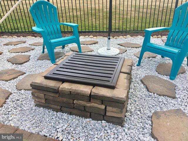 3 SARA DR, Robbinsville, NJ 08691