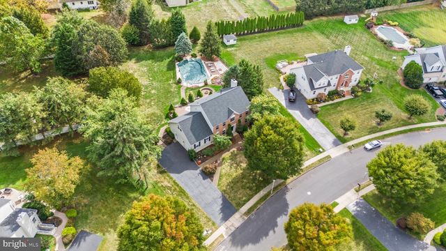 3 SARA DR, Robbinsville, NJ 08691