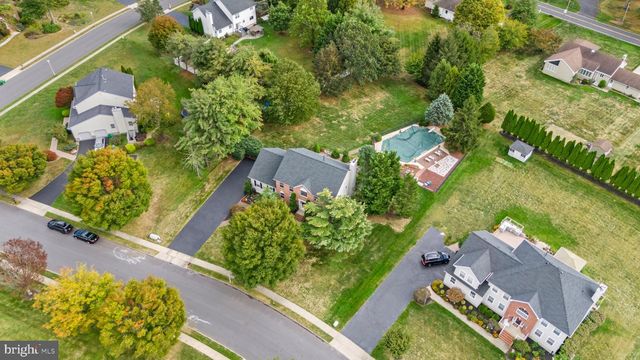 3 SARA DR, Robbinsville, NJ 08691