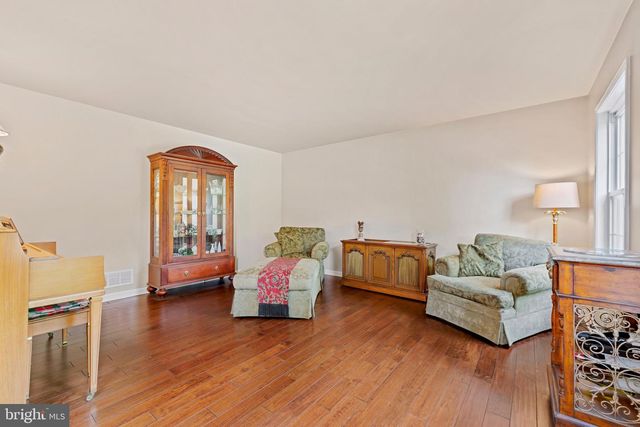 3 SARA DR, Robbinsville, NJ 08691