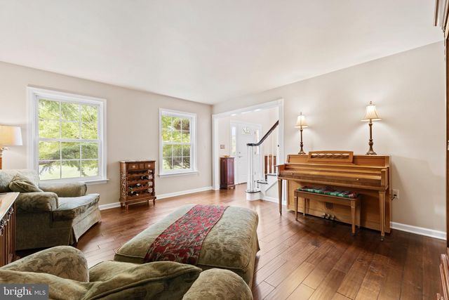 3 SARA DR, Robbinsville, NJ 08691