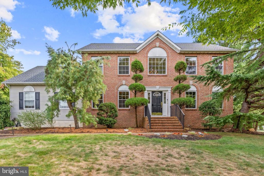 3 SARA DR, Robbinsville, NJ 08691