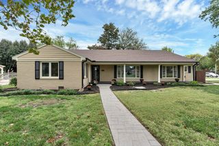 28 S Colonial Ct, Eastborough, KS 67207