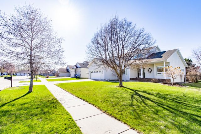 1134 47th Avenue N, Fargo, ND 58102