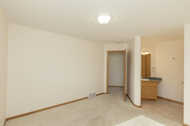 1134 47th Avenue N, Fargo, ND 58102