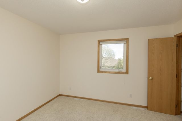 1134 47th Avenue N, Fargo, ND 58102