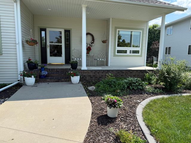 1134 47th Avenue N, Fargo, ND 58102