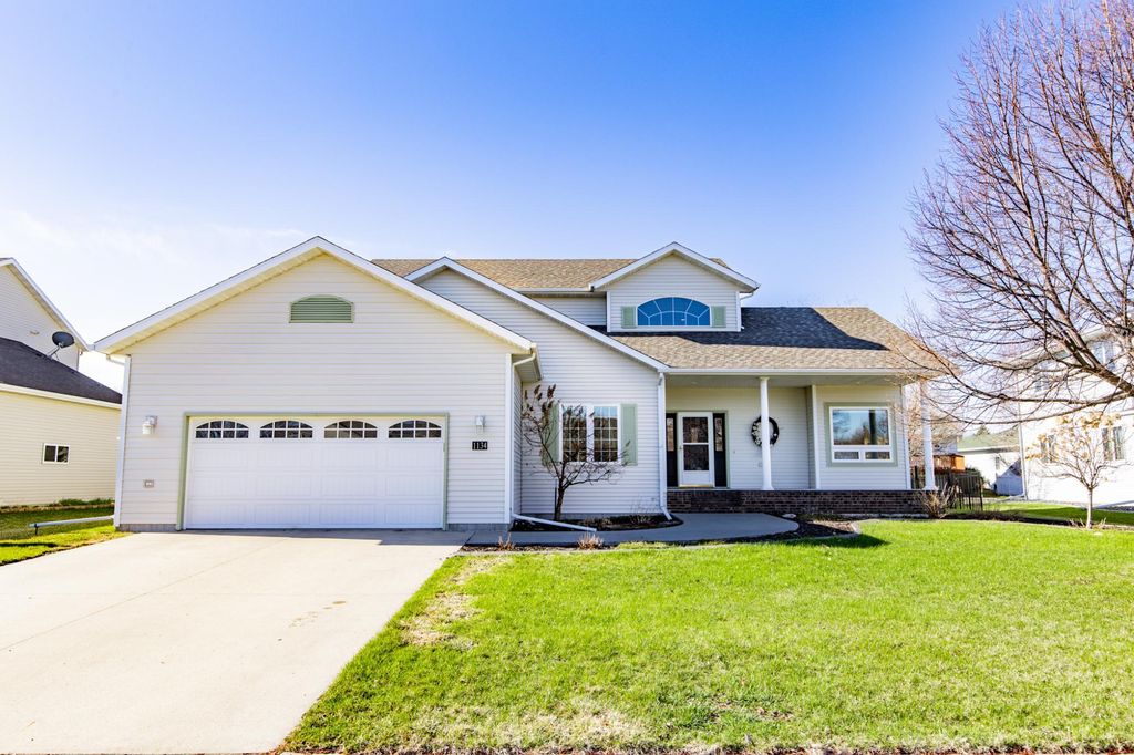 1134 47th Avenue N, Fargo, ND 58102